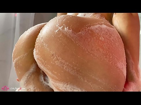❤️ Brunetka masturbuje kundičku s vibrátorom až do intenzívneho orgazmu v sprche ❤ Sex na nás sk.dreamypassionjourney.ru ☑